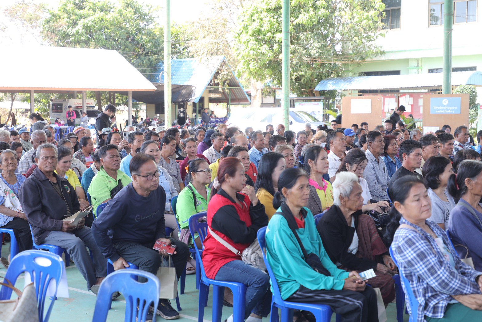 title - ชาวน้ำยืนเฮ ส.ป.ก. ขนทัพบริการถึงที่ ต.เก่าขาม ลดค่าใช้จ่าย ยื่นขอออกโฉนด - ปรึกษาปัญหากฎหมาย ครบจบในที่เดียว